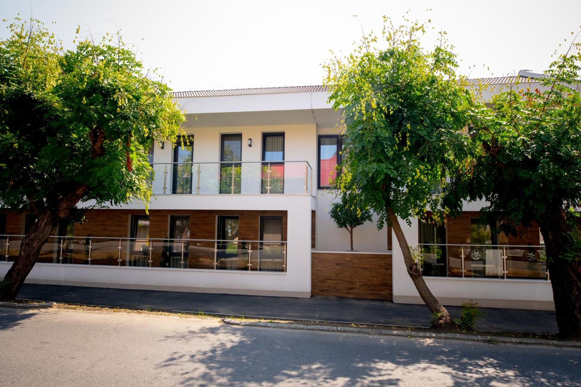 Elixir Panzio Bed & Breakfast Nyírbátor Bagian luar foto