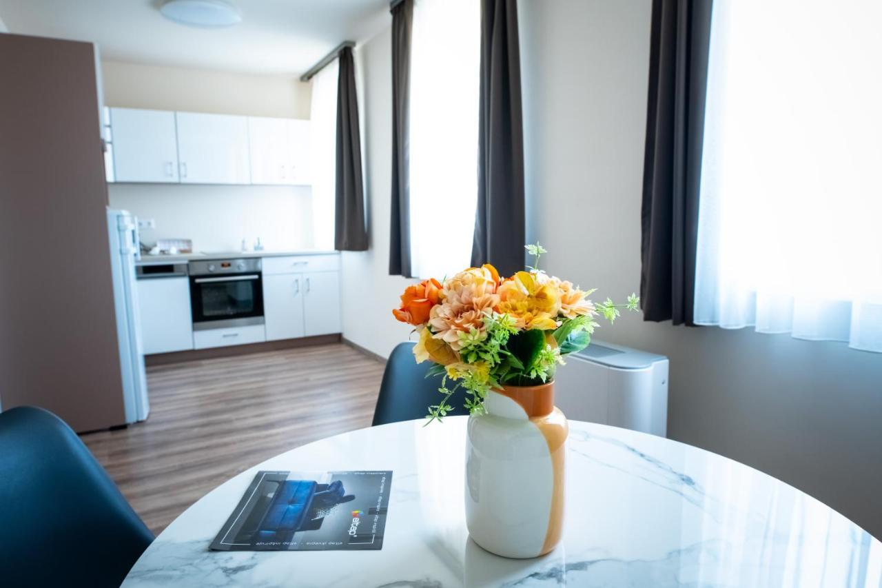 Elixir Panzio Bed & Breakfast Nyírbátor Bagian luar foto