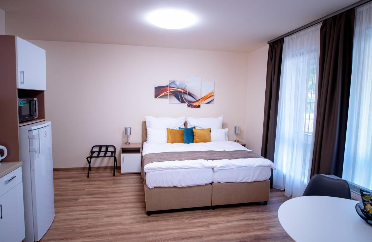 Elixir Panzio Bed & Breakfast Nyírbátor Bagian luar foto