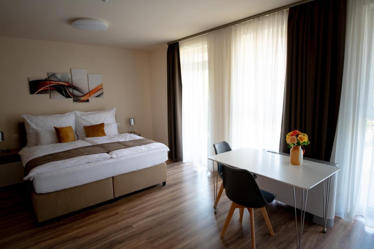 Elixir Panzio Bed & Breakfast Nyírbátor Bagian luar foto