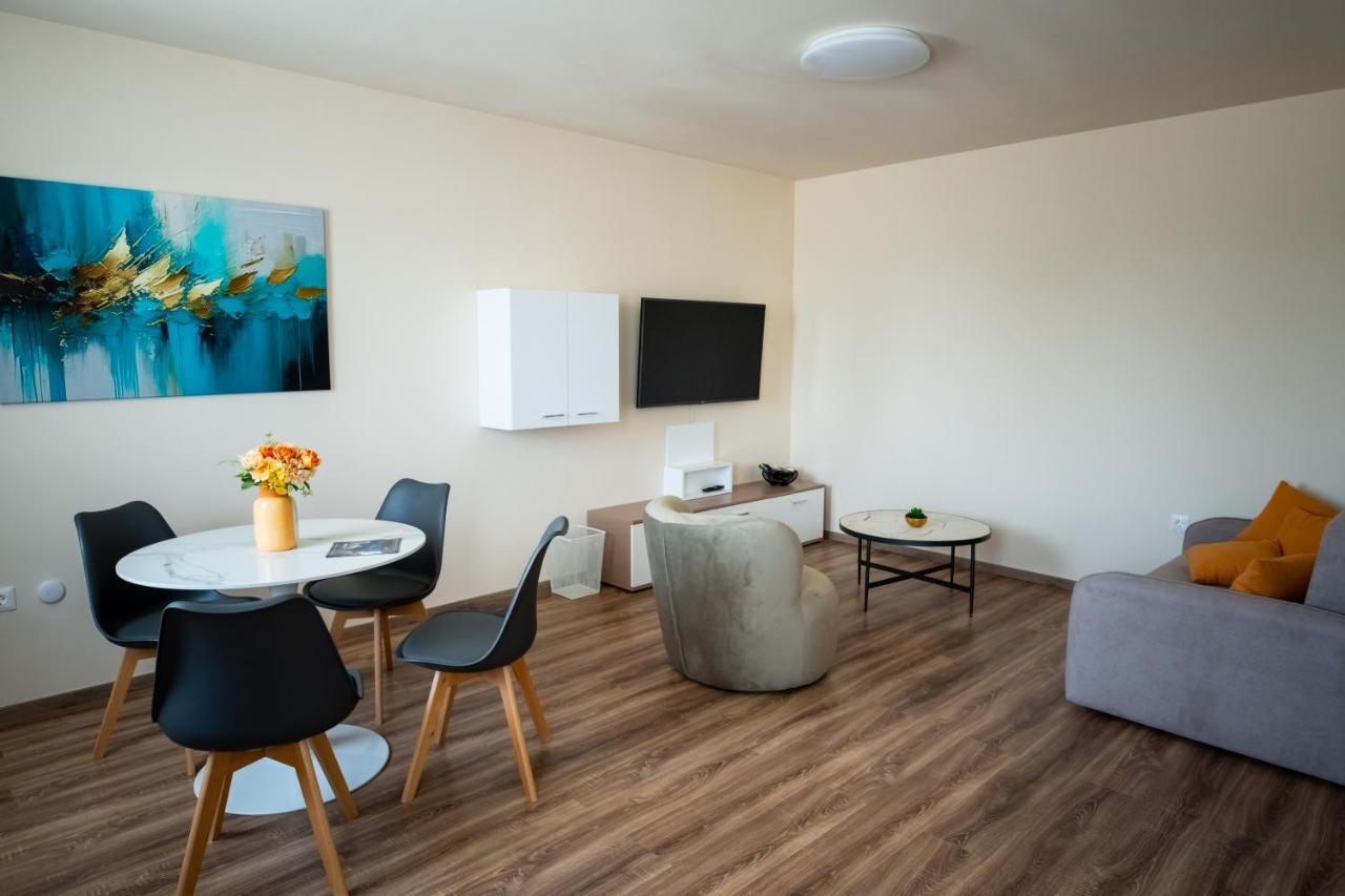 Elixir Panzio Bed & Breakfast Nyírbátor Bagian luar foto
