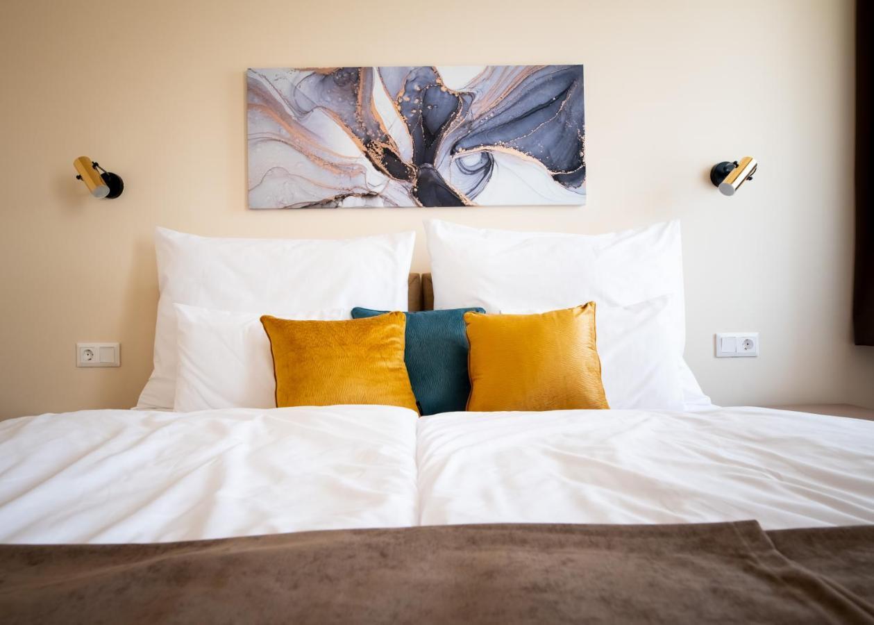 Elixir Panzio Bed & Breakfast Nyírbátor Bagian luar foto