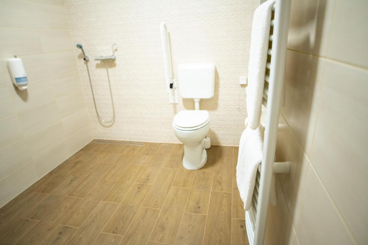 Elixir Panzio Bed & Breakfast Nyírbátor Bagian luar foto