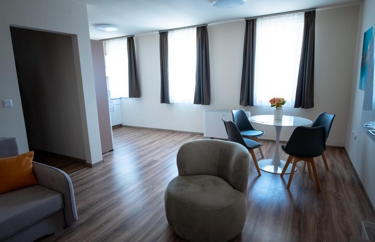 Elixir Panzio Bed & Breakfast Nyírbátor Bagian luar foto