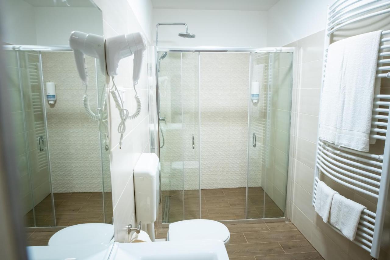 Elixir Panzio Bed & Breakfast Nyírbátor Bagian luar foto