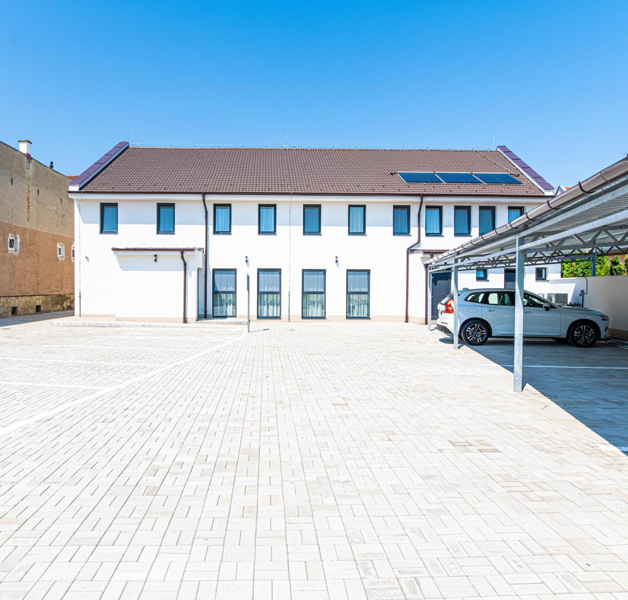 Elixir Panzio Bed & Breakfast Nyírbátor Bagian luar foto