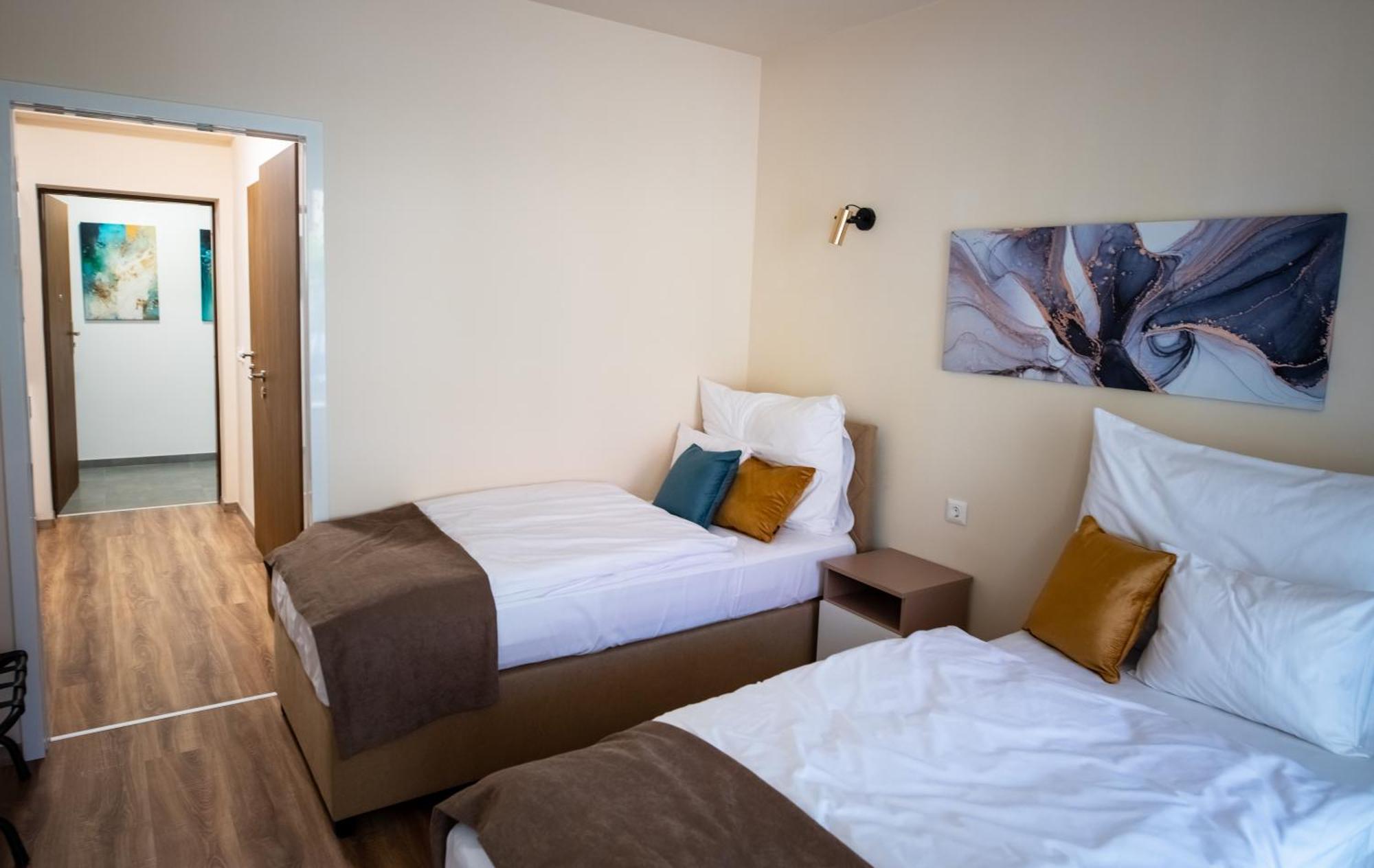 Elixir Panzio Bed & Breakfast Nyírbátor Bagian luar foto