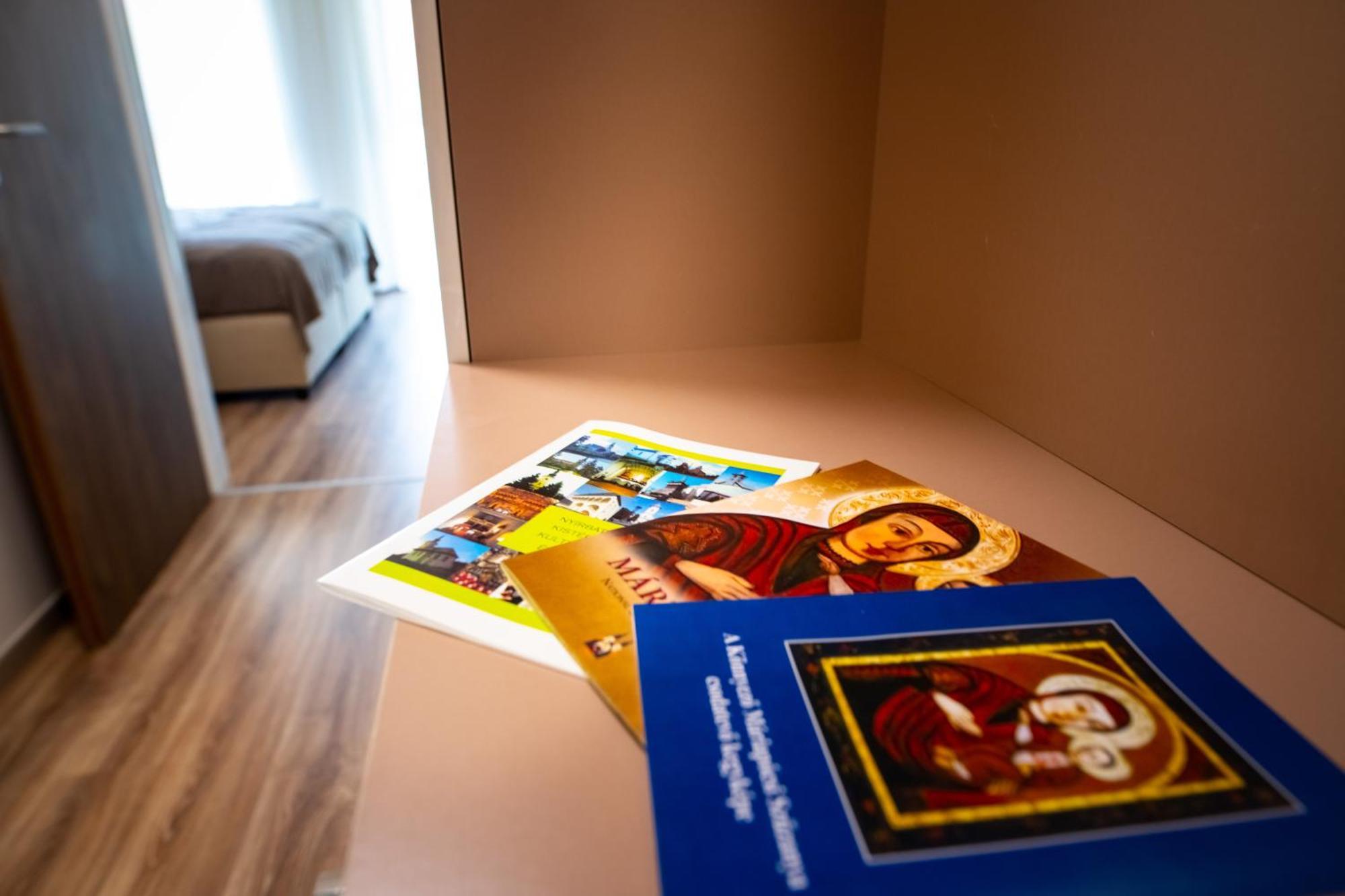 Elixir Panzio Bed & Breakfast Nyírbátor Bagian luar foto