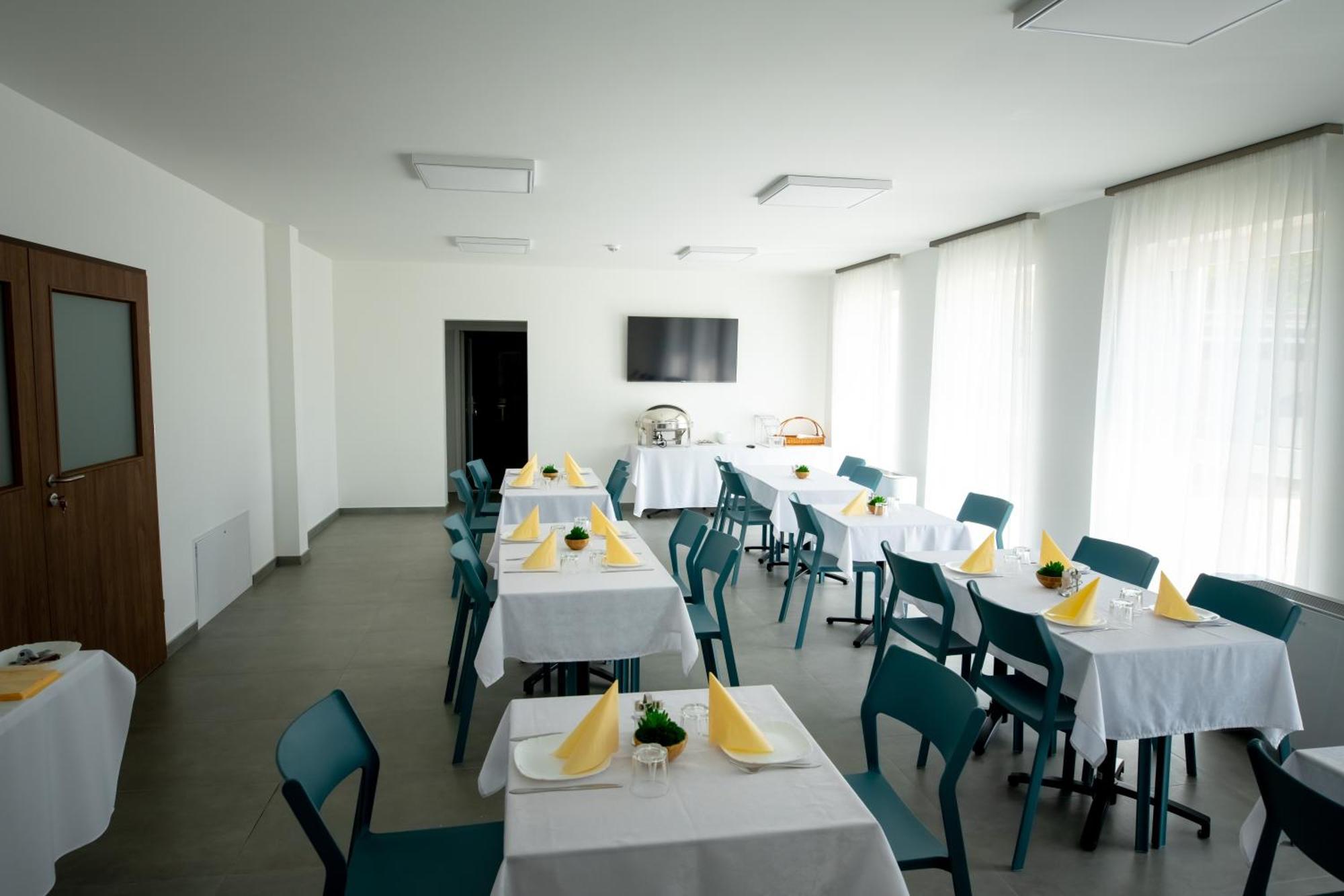 Elixir Panzio Bed & Breakfast Nyírbátor Bagian luar foto