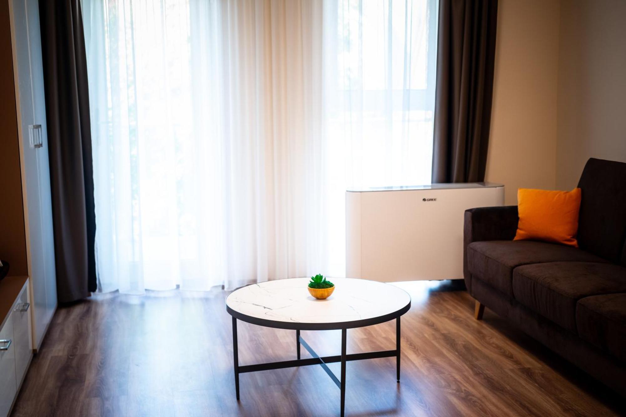 Elixir Panzio Bed & Breakfast Nyírbátor Bagian luar foto
